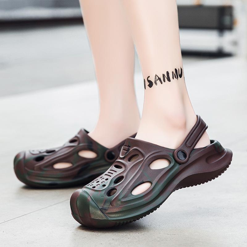 New sandals outdoor hole shoes non-slip and wear-resistant beach shoes summer breathable deodorant shoes