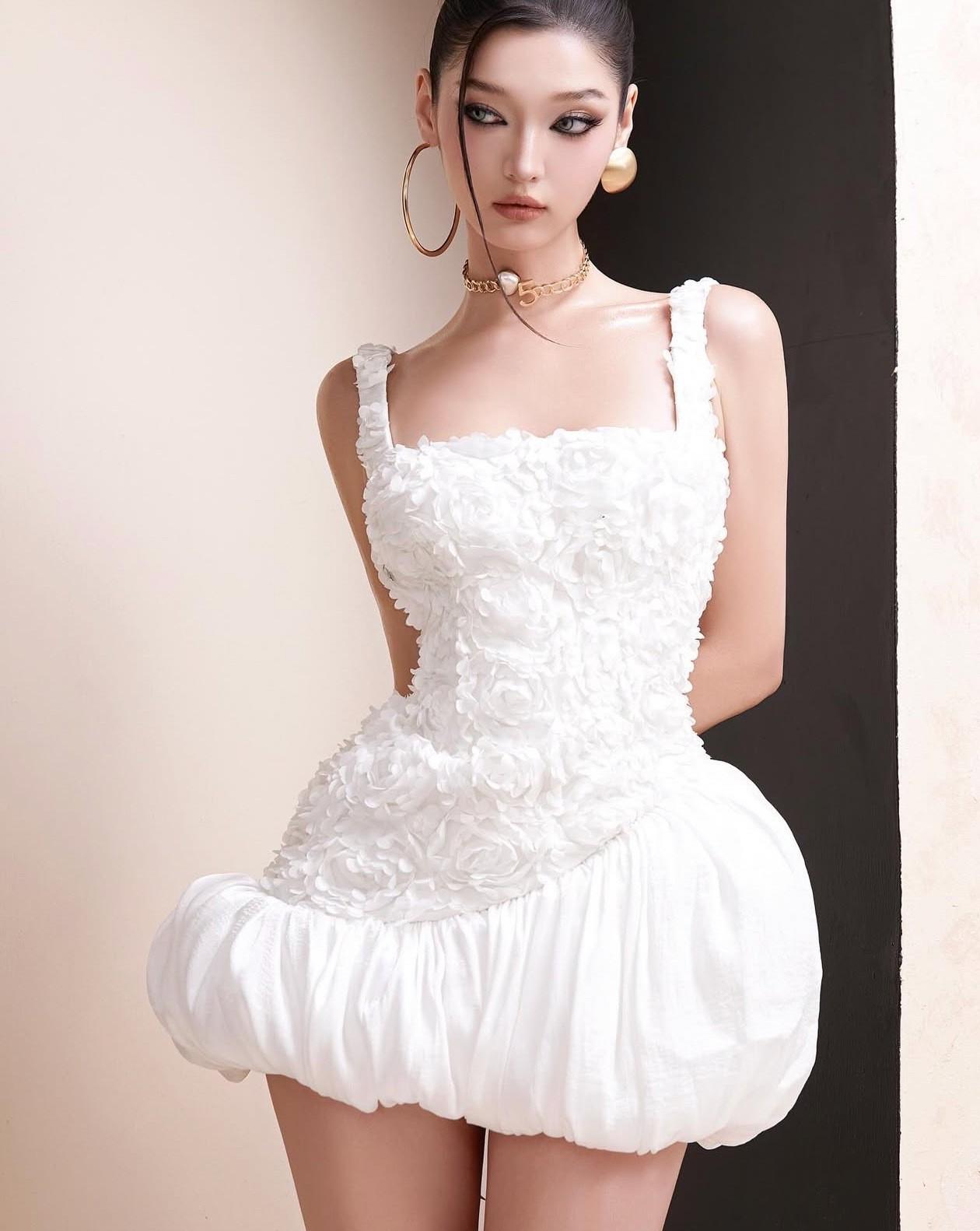 

Vietnamese Elegant Fluffy Dress: Pure Desire Backless Strappy Camisole with 3D Flower Buds Medium белый