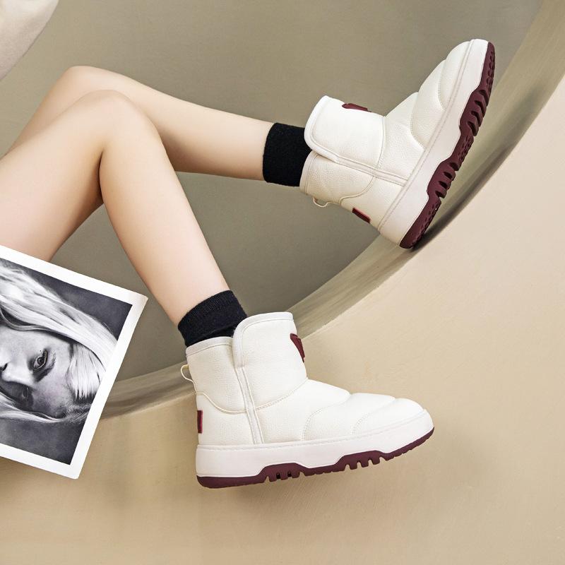 Thick Soled Snow Boots for Women In Winter with Added Fleece Thick Waterproof and Anti Slip Snow Cotton Short Boots for Women In Northeast China