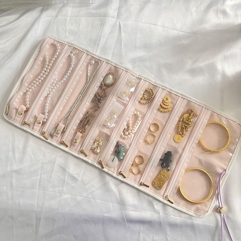 Schmuckaufbewahrungstasche Verschleißfestes Material Mehrere Fächer Entwickelt zum Aufbewahren von Halsketten Armbändern Schmuckarmbändern Ringen