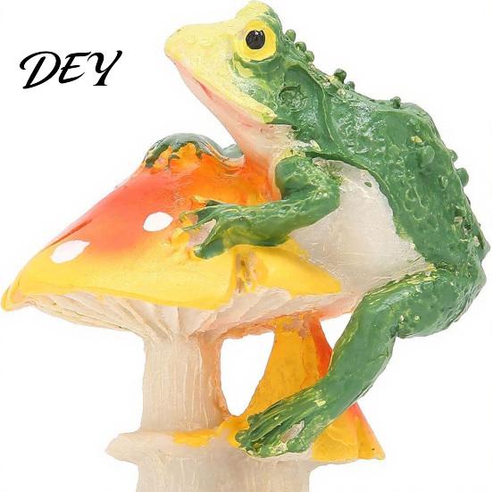 Miniature Resin Frog Mushroom Figurines on Mushrooms Figurine, DIY Micro Landscape Bonsai Ornament, Fairy Garden Accessories Waterproof Terrarium