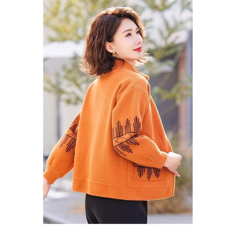 Stylish Knit Cardigan for Fashionable Middle-aged Women In Spring and Autumn
