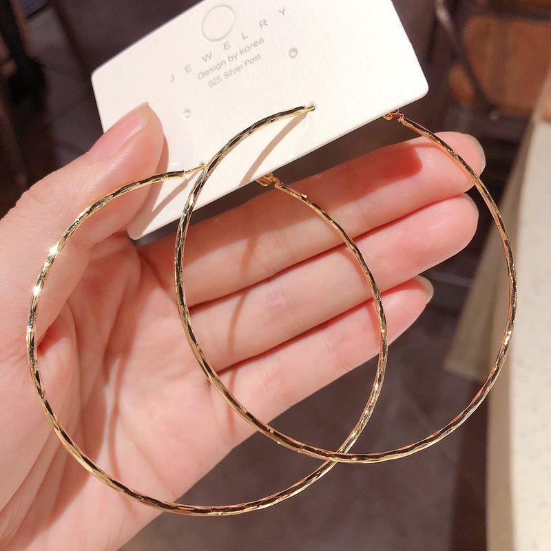 and American Exaggerated Minimalist Style Plain Large Hoop Earrings 2026 New Trendy Influencer Style High-End Silver Needle Earrings for Women