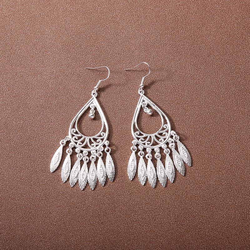 Etnické náušnice s třásněmi z imitace stříbra Miao ve tvaru listů