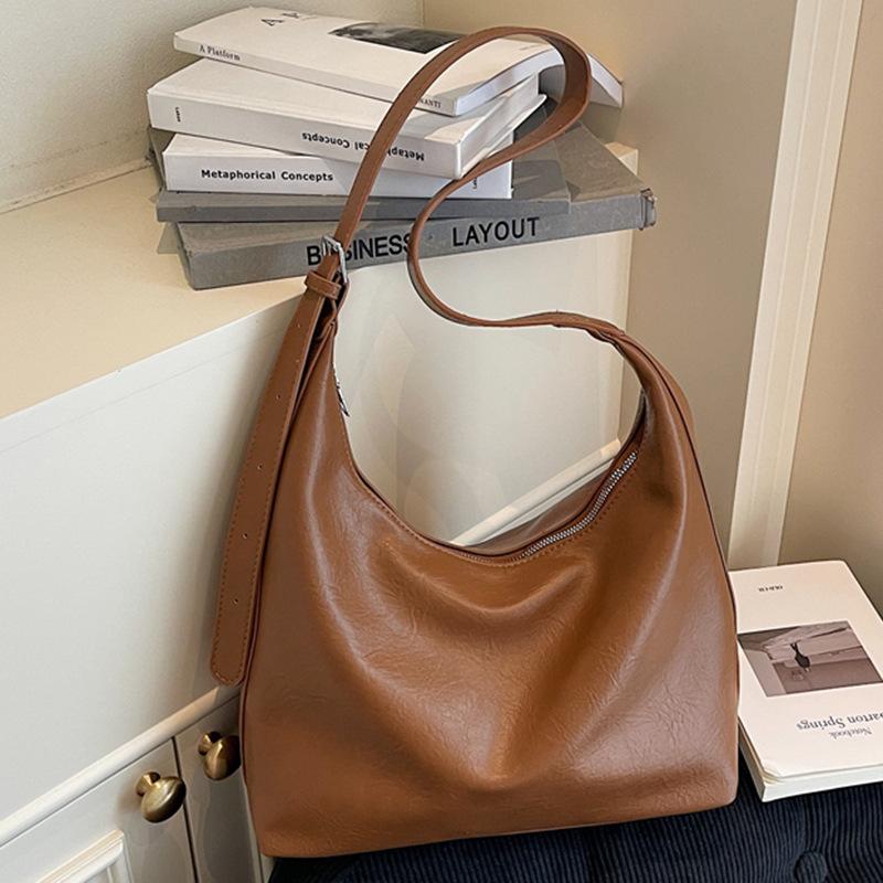 Large-capacity Commuter Handbag Fashionable and Retro Shoulder Bag Casual and Trendy Underarm Tote Bag