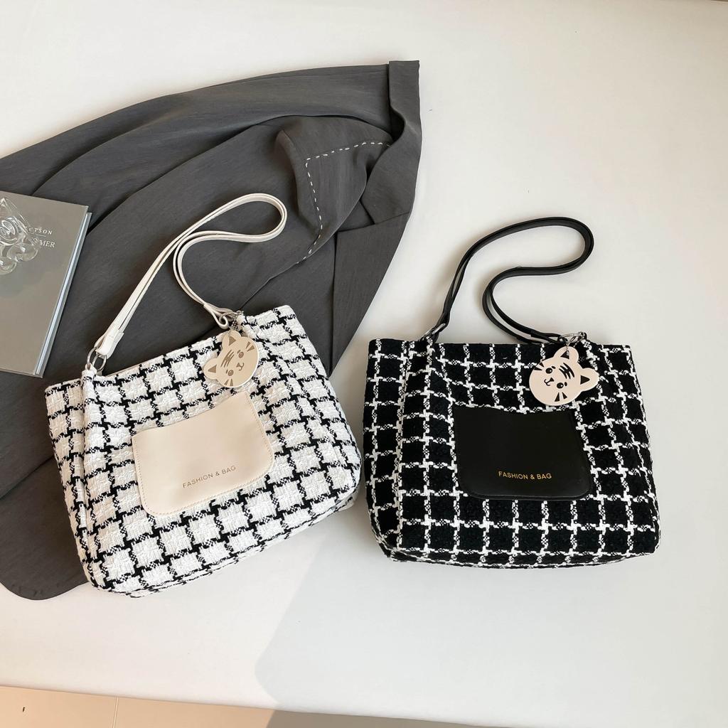 Summer Handbag 2025 New Fashionable Plaid Shoulder Armpit Bag Casual Class Commuter Tote Bag