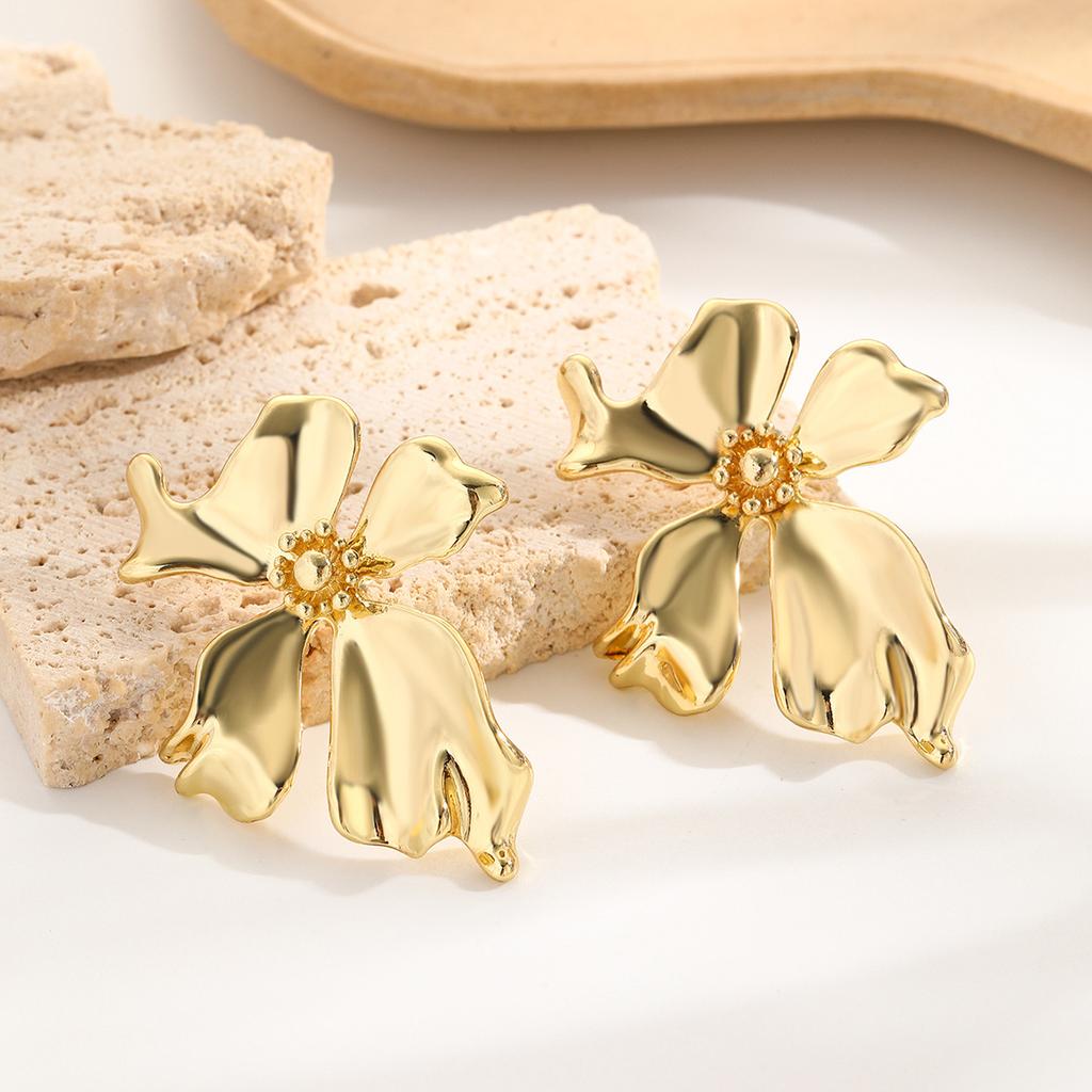 Best-selling Metal Wind Earrings Simple Temperament Exaggerated Earrings High Sense of Metal Earrings.