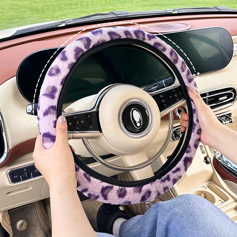 Plush Leopard Print Steering Wheel Cover - Warm Fleece Universal Grip