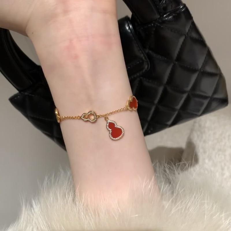 Light Luxury Retro Chinese White Shell Red Shell Gourd Bracelet, Exquisite Pendant, Luxury And Extravagance White High-End Bracelet