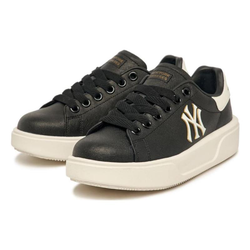 MLB Chunky Classic Yankees Slip Resistant Abrasion Resistant Low top Skateboard Shoes Unisex Black White Sneakers 3ASXCCS3N-50BKS