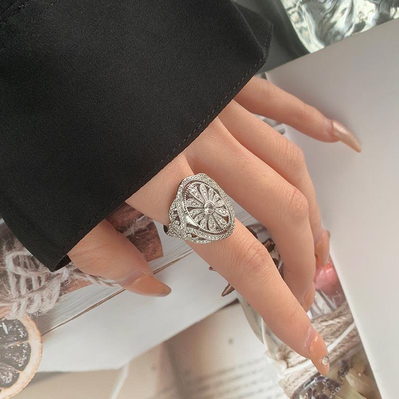 Jewelry Copper Bottom Gold-Plated Simulation Red Corundum Black Gold Personality Temperament Ring Women