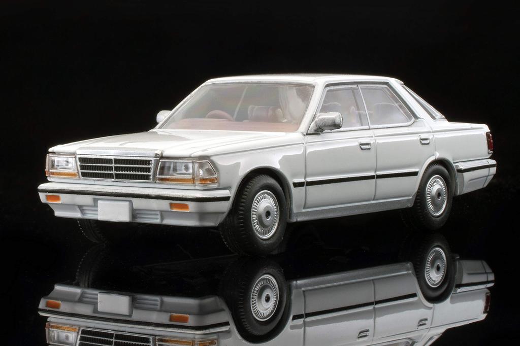 Tomica Limited Vintage Neo Scale Nissan Gloria HT V20 Grandage 1986 White Finished Model 1/64 LV-N198a