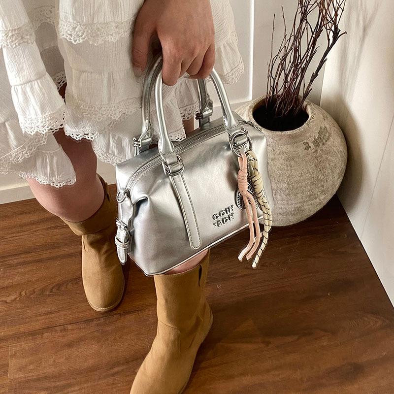 High-end foreign-style small bag women's 2025 new fashion versatile messenger bag popular portable Boston bag