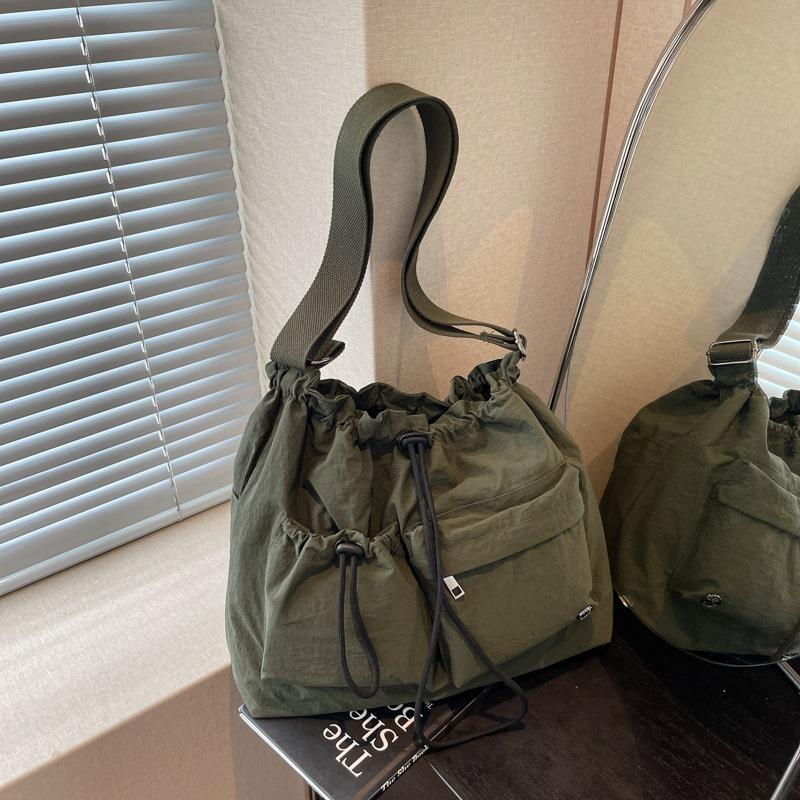 Fashion nylon shoulder bag new simple drawstring messenger bag versatile large capacity lightweight tote bag