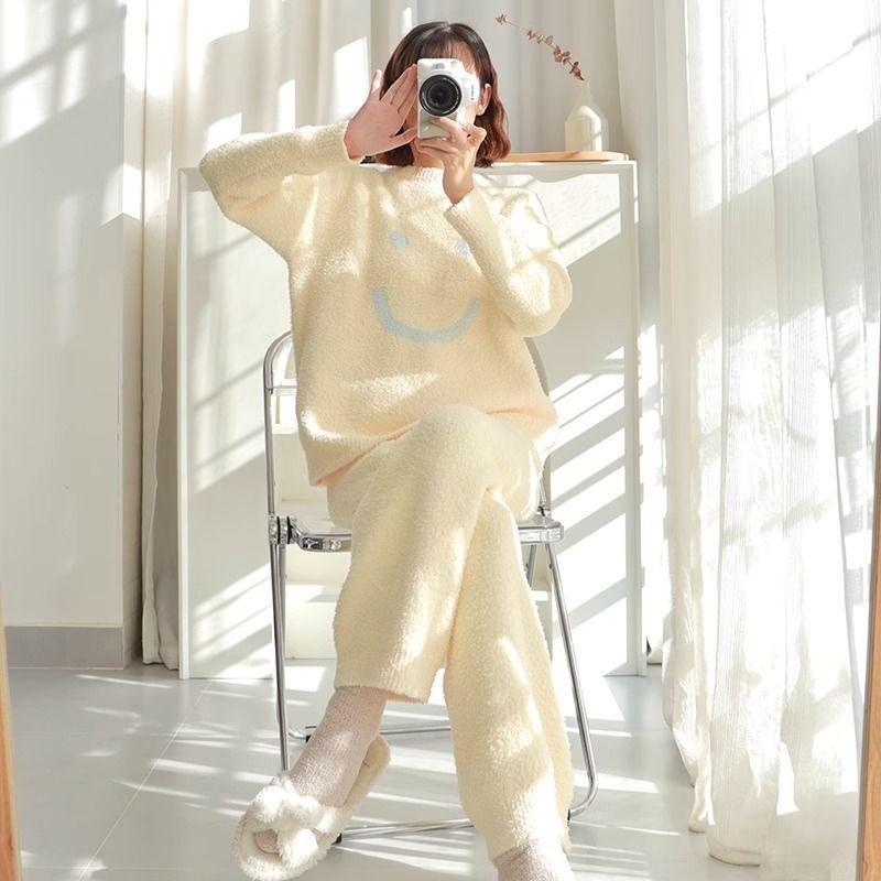 Zimní pyžamo Tlustý a nadýchaný nový usměvavý obličej lze nosit mimo domácí oblek