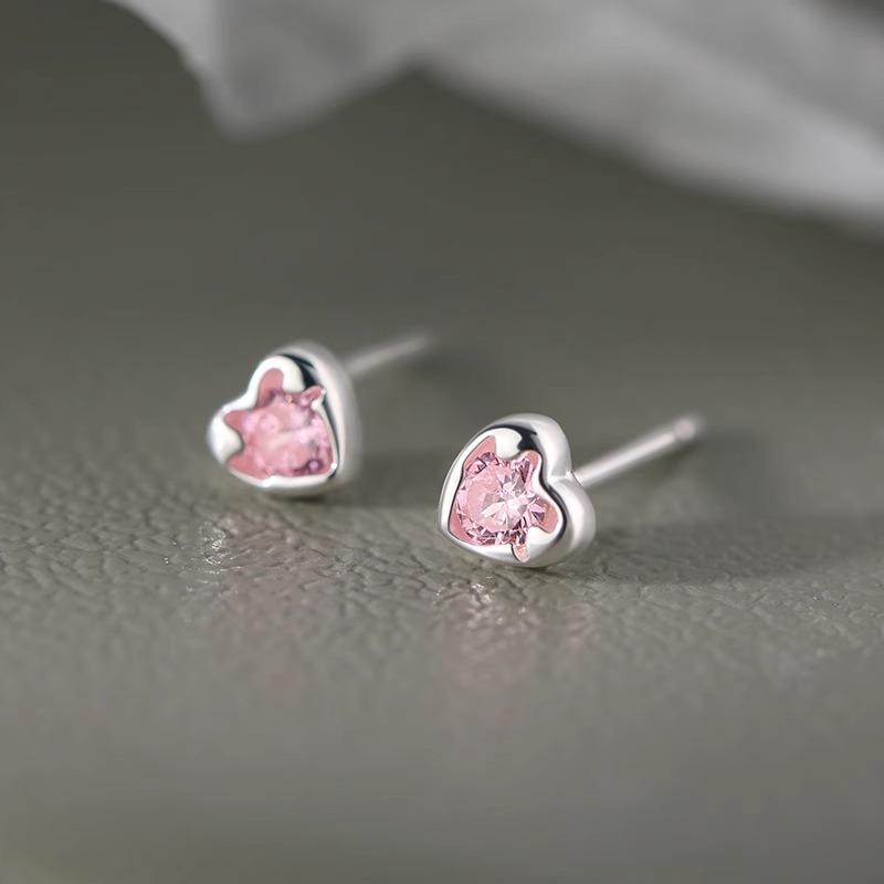 

Mini Pink Zircon Heart Earrings Simple Pink Heart Earrings Elegant Comfort for Sensitive Ears Sleep-Friendly Earrings