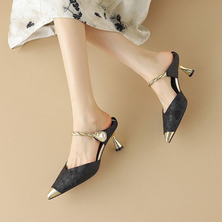 Korea Style Shoes Outside Women's Slippers And Ladies Sandals Non Slip Novelties Sale Original Comfortable Elegan Slides