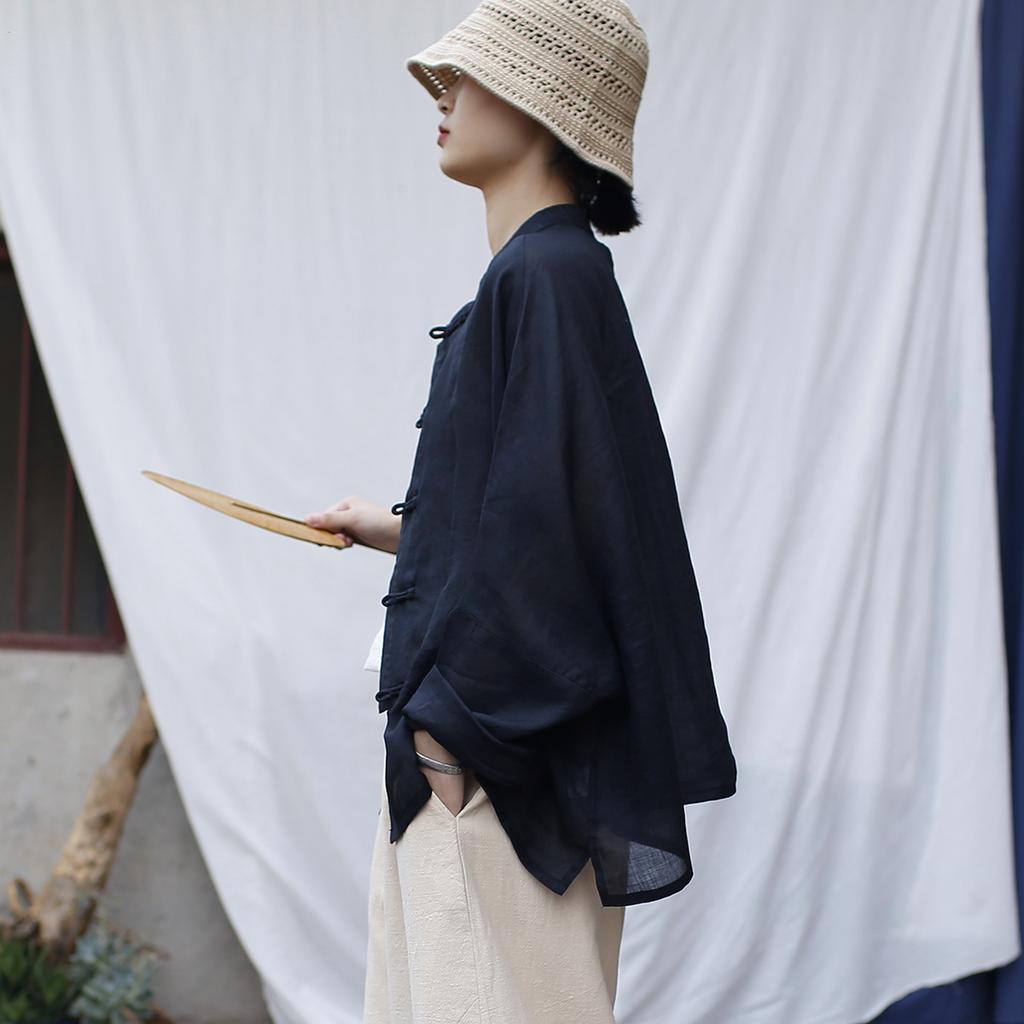 Johnature Vintage Schwarze Hemden für Damen Stehkragen Langarm Knopf Chinesischer Stil Blusen Herbst Locker Dünne Hemden