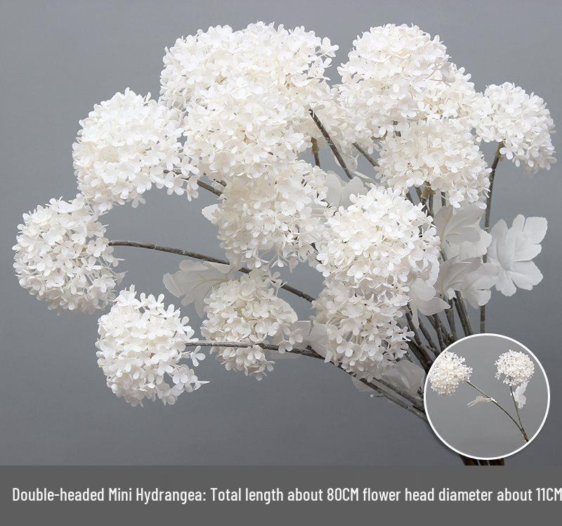 Weiße Blumendekoration für Hochzeiten Künstliche Straußornamente und Bogen-Requisiten