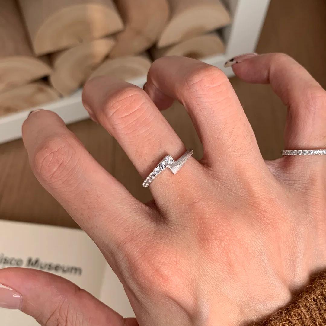 

French Retro Star Weaving Dream Star Brushed Ring Simple Niche Unique Staggered Star Track Row Ring Ring Adjustable opening