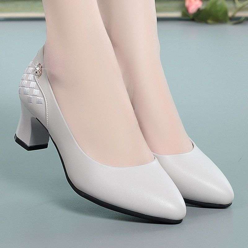 Work Shoes Versatile Medium Heel Single Shoes Women's 2025 Spring New Leather Shoes Pointed Thick Heel Versatile Shallow Mouth Women's Shoes