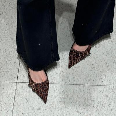 Tacchi alti stampa leopardata da donna 2024 autunno nuovo cinturino posteriore a punta dietro vuoto kitten con fibbia a parola temperamento scarpe singole
