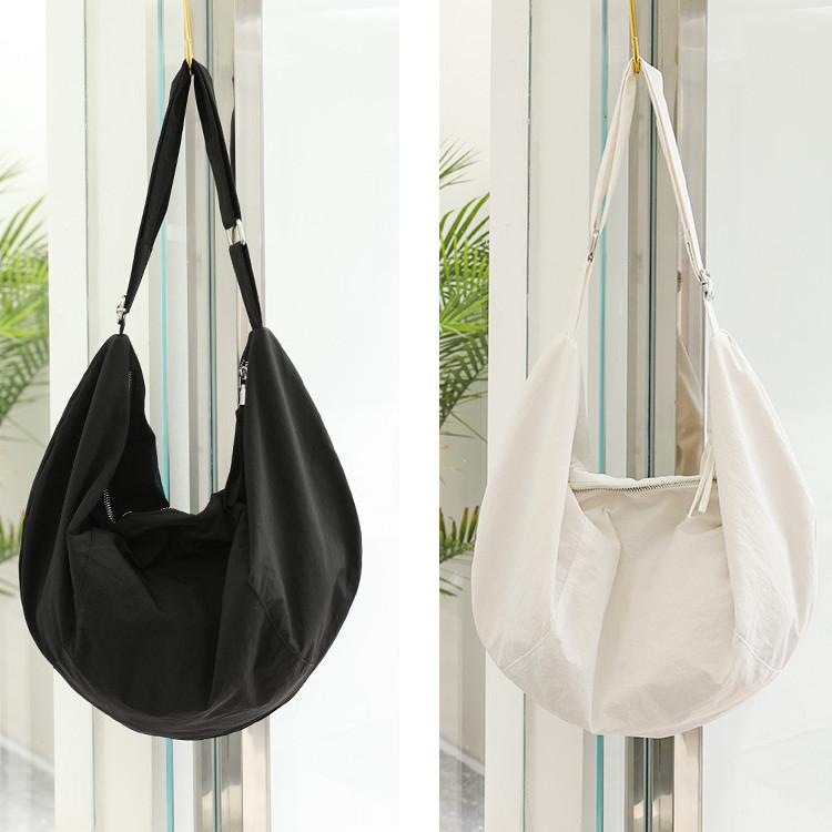 IELGY Japonská ležérní literární taška na knedlíky, malá svěží nylonová taška přes rameno, módní jednobarevná messenger dámská taška