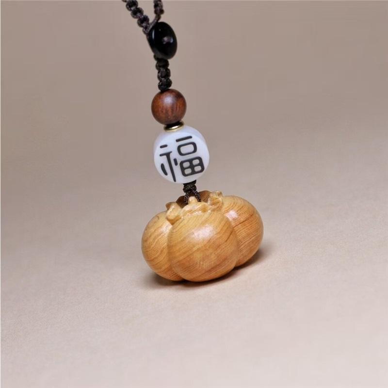 Natural Thuja Wood Carved Persimmon & Peanut Hand Grip, Creative Persimmon Pendant, Desktop Figurine, Home Living Room Decor Ornament