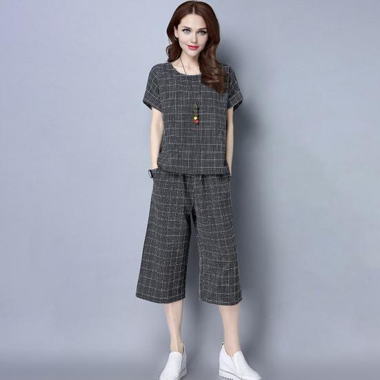 Dámský kostkovaný dvoudílný outfit, ležérní top s krátkým rukávem a kulatým výstřihem, sada zkrácených kalhot s kapsami, letní volná souprava na doma
