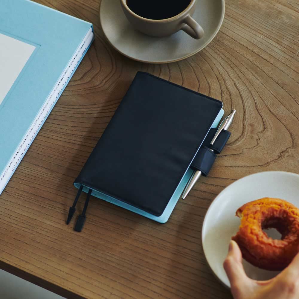 Hobonichi Techo Original Anteckningsbok x Klarblå (A6) Kåpa, Färger/Svart
