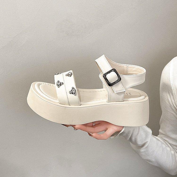 Europäische Station 2025 Sommer neue dicksohlige Muffin Temperament Sandalen Damenmode Wort Sandalen offene Zehen trendy