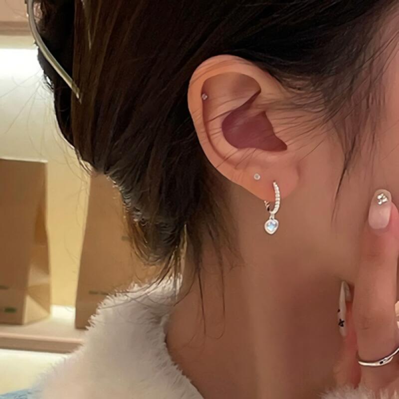 

Women s Accessory Arm Heart Twist Earrings