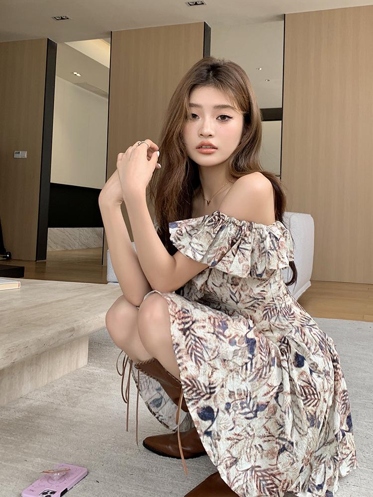Spring/Summer 2026 French Retro Floral Off-Shoulder Waist-Cinched A-Line Dress