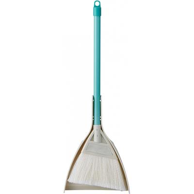 Reinigungsutensilien – Schaufeln und Besen