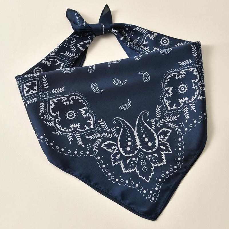 Women's Paisley Printed Square Headscarf, A Multifunctional Fashionable Scarf, A Versatile Item for Women's Commuting and Leisure.