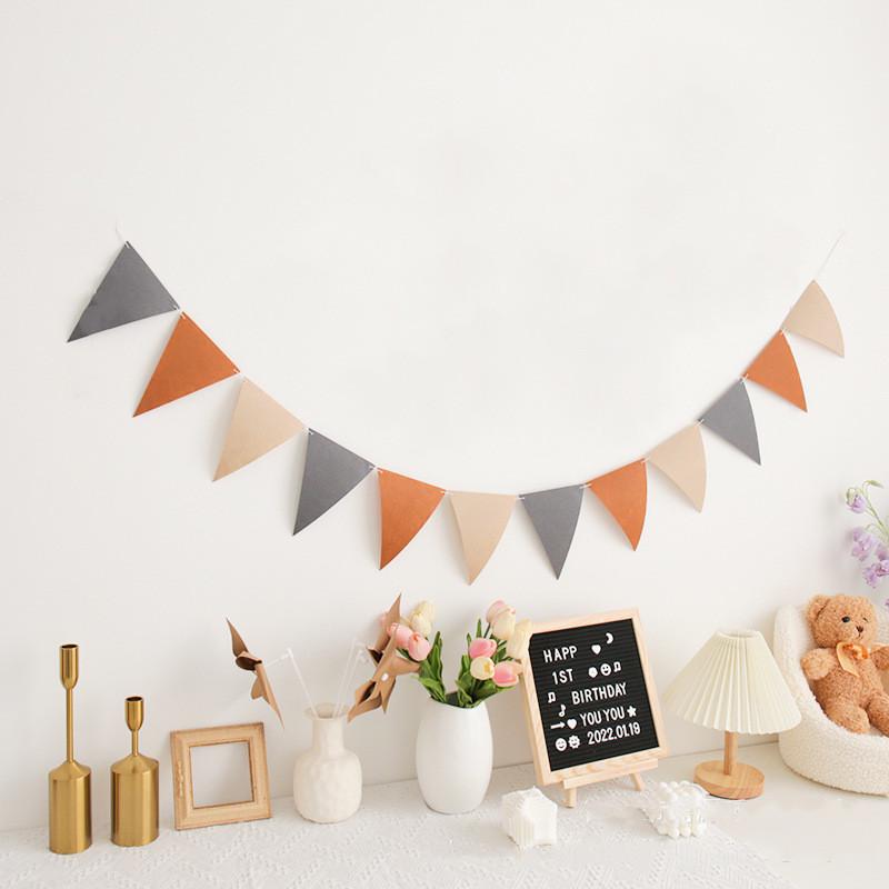 Retro Kaffeebraune Filz-Geburtstagsdekoration: Buchstaben, Zahlen, Pompons, Wimpelketten für die Kulisse zum ersten Geburtstag.