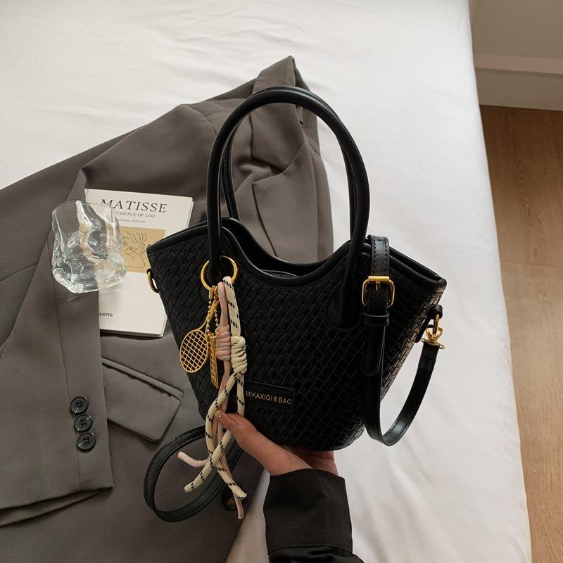 Niche Woven Bags Women's New Summer Versatile Messenger Bags Fashion Handbags Bucket Bags