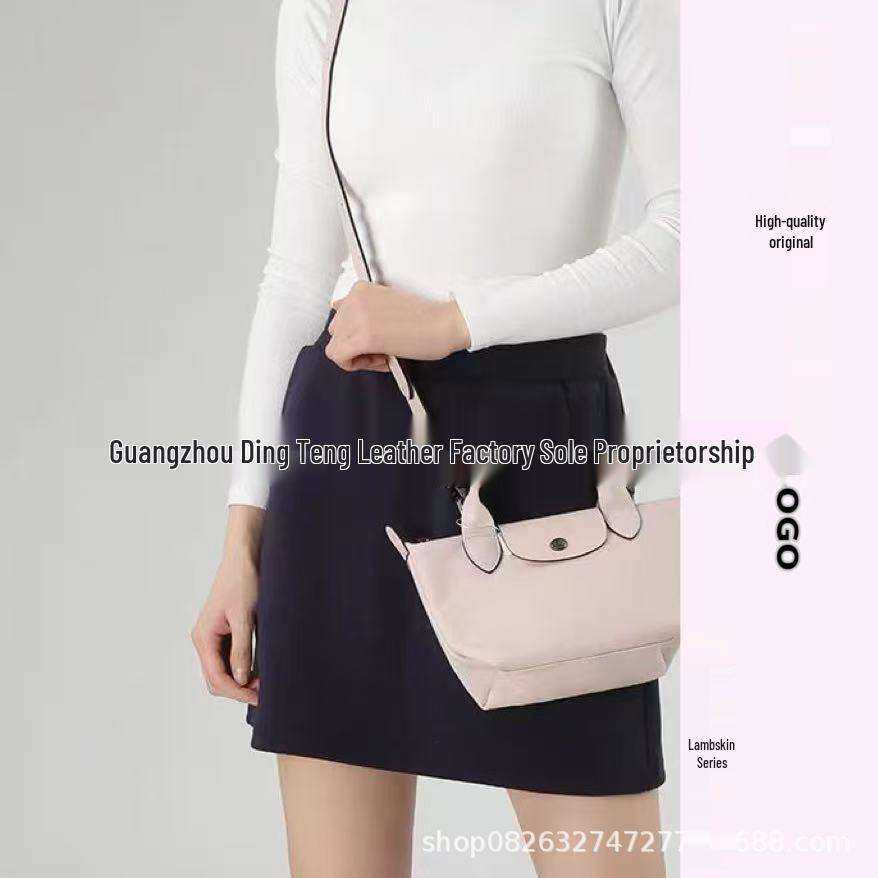 Hochwertige Mini-Knödeltasche aus Nappaleder mit Drachenprägung, Vielseitig für den Weg zur Arbeit, zum Tragen in der Hand, über der Schulter, mit verstellbarem Crossbody-Riemen.