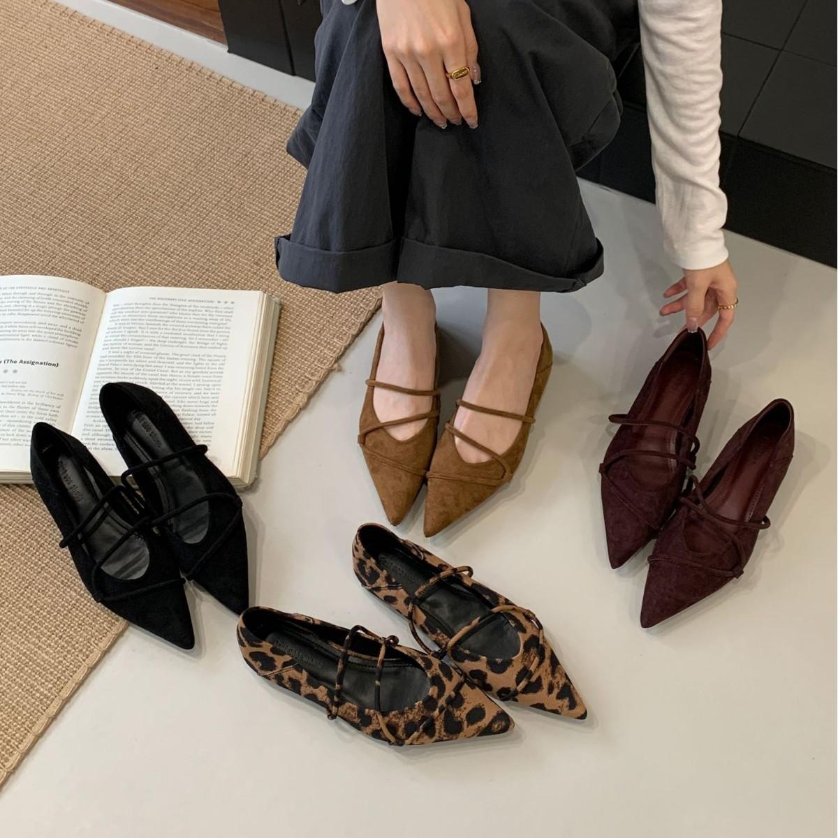 

2025 new pointed one-word belt inner slope heel shallow mouth versatile OL foot set commuter women s single shoes 39 коричневий