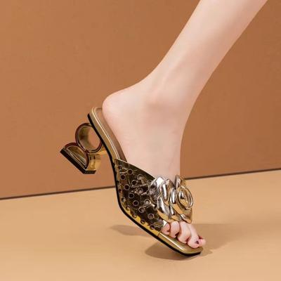 Mode 2025 Luxus Damen Hausschuhe Sommer Klobige Hohe Absätze Quadratische Spitze Offene Zehen Loch Blume Sandalen Lässig Komfort Abnormität Hausschuhe