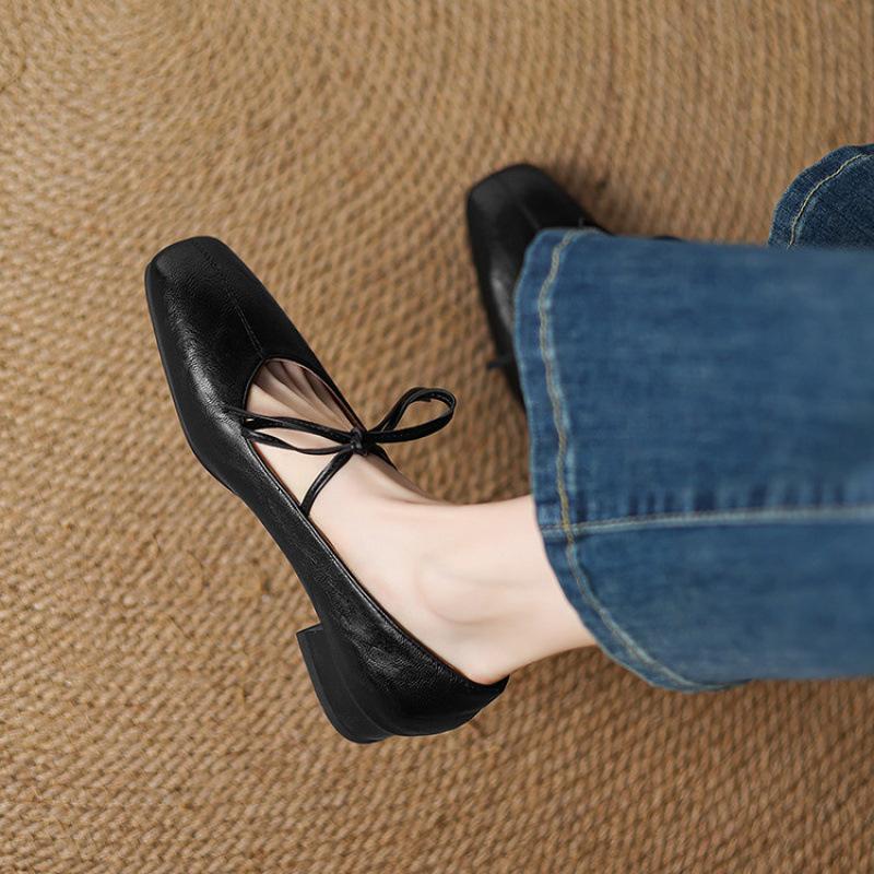 

Новая кожаная обувь на четыре сезона, женская обувь одного размера, женские повседневные одинарные туфли с неглубоким вырезом, туфли на низком каблуке с квадратным носком и мягкой подошвой 43 (customized non-return and exchange) чёрный