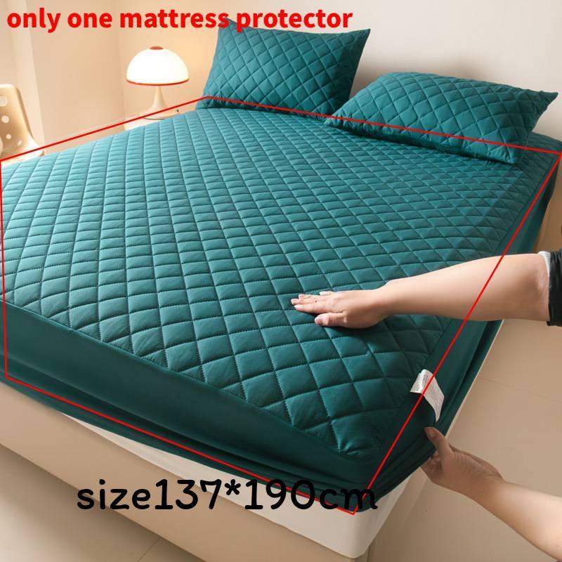 Polyester Bed Cover With Solid Color Design For Bed Protects Mattress And Prevents Dust