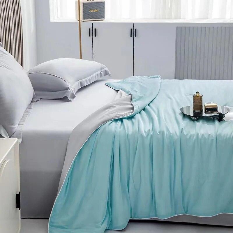 Summer Smooth Air Conditioner Lightweight Comforter Soft Skin-friendly Quilt Cooling Blankets  Antibacterial Cool Duvet