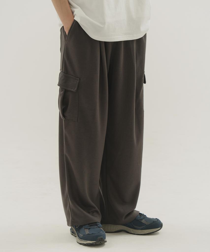 CAMEL WORK One-Pleat Wide Cargo Sweatpants (Charcoal)