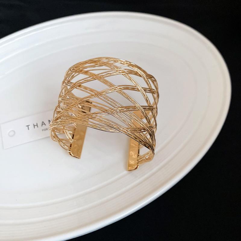 Elegant Retro Snake Twist Open Bangle: Luxurious Versatile Jewelry for Women