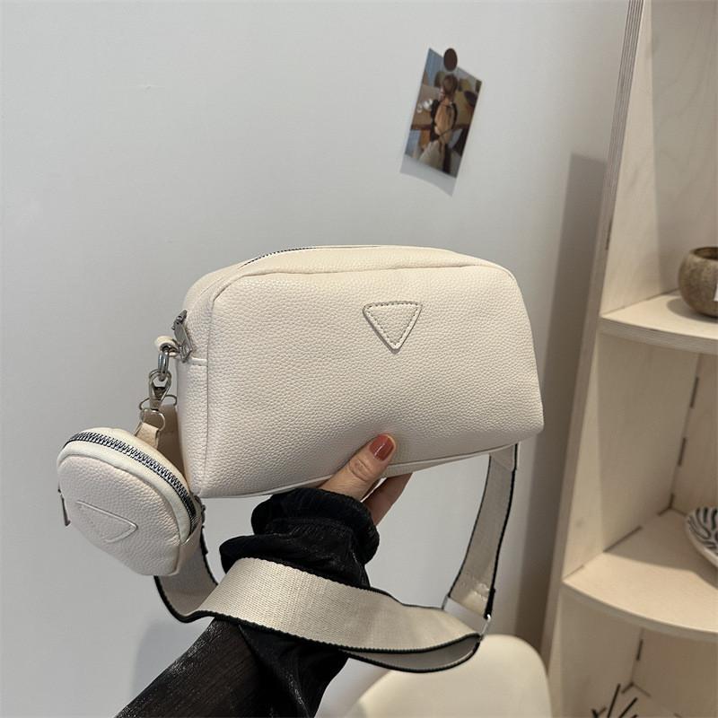 

Modern Stylish Small Square Bag For Women With Large Capacity And Versatile Design белый