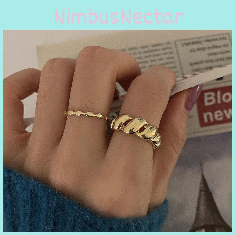 Chic Ins Cold Aesthetic Gold Plated Horn Finger Ring For Stylish Women With Adjustable Fit