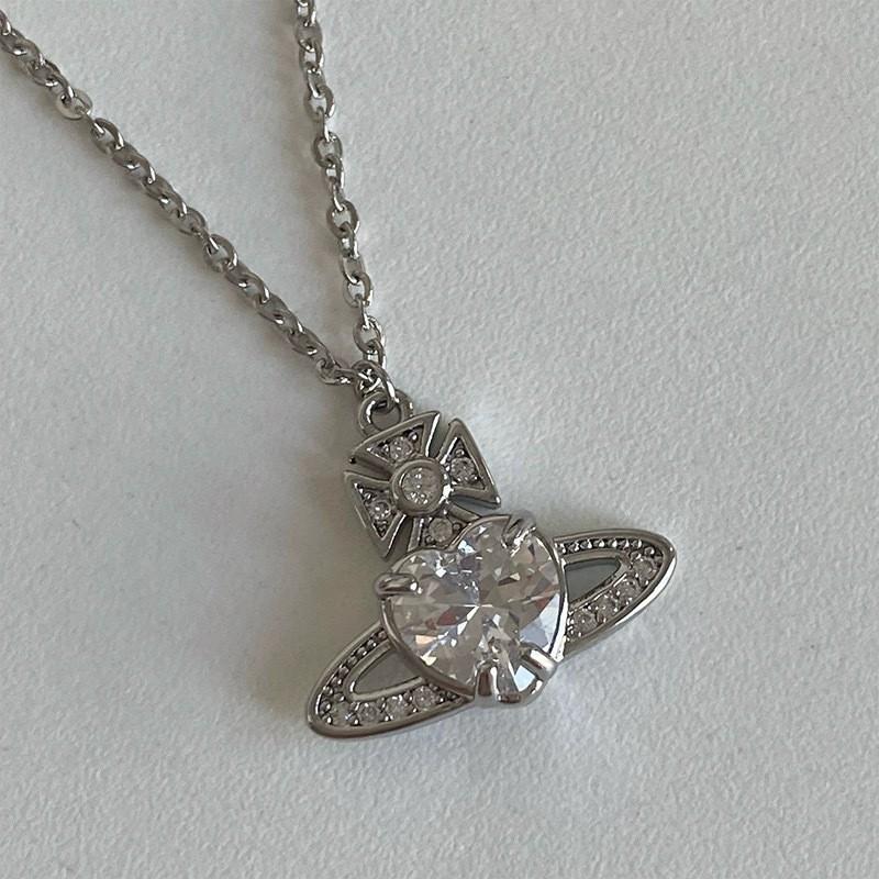 1 Pezzo Collana da Donna Collana Saturno di Alto Senso Catena Collo Temperamento Lusso Leggero Collana alla Moda Gioiello per Donne