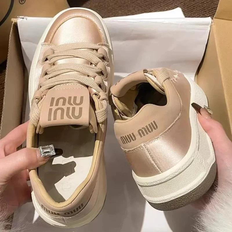 Frühling und Herbst Neue Stil Modische Bequeme und Lässige Dickbesohlte Einfache Verschleiß-beständig und Atmungsaktive Damenschuhe