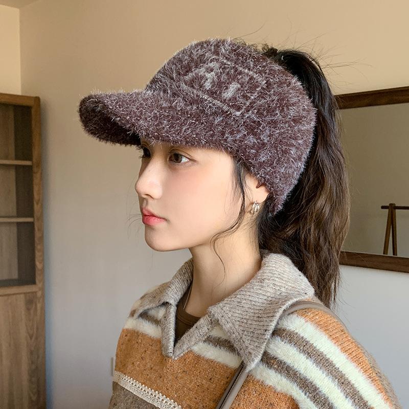 New Winter Plush Ear Protecting Peaked Cap for Women Korean Style Versatile Empty Top Ponytail Warm Baseball Hat